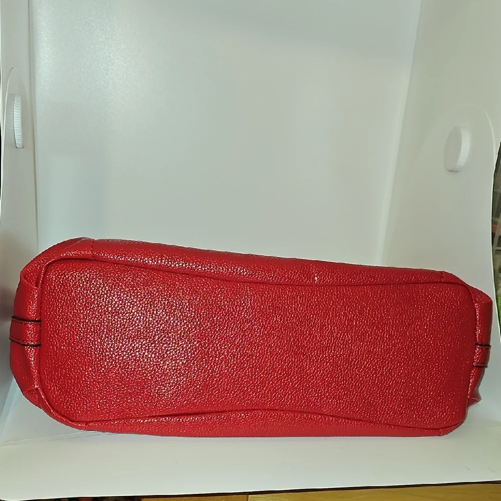 Boutique | Vibrant Fashion Red Shoulder Bag - Picture 4 of 6